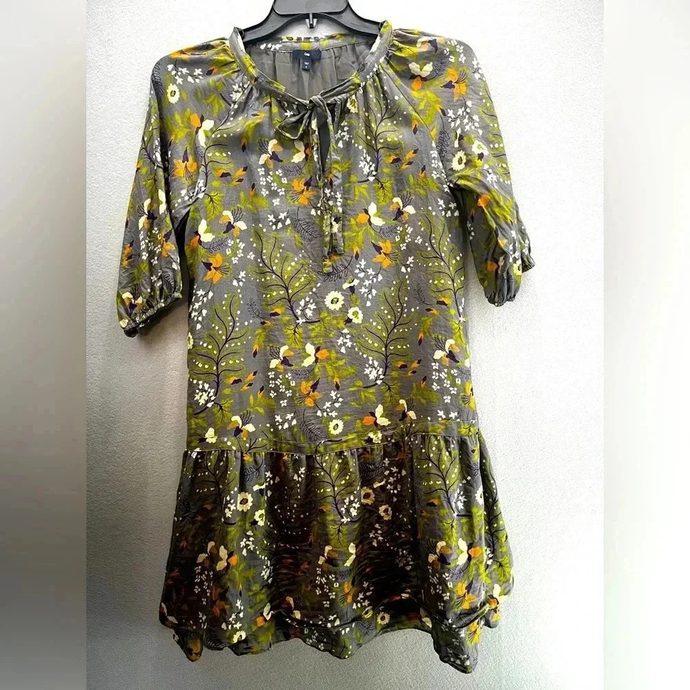 Gap Floral Shift Dresss 3/4 sleeves, single tiered, lined
